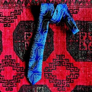 Great vintage silk Barney’s New York slim tie light blue with graphic florals